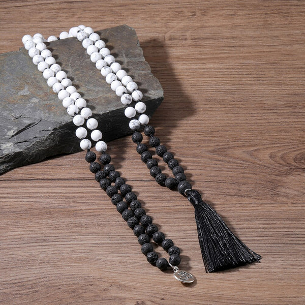 NECKLACE | BLACK WHITE BROOM